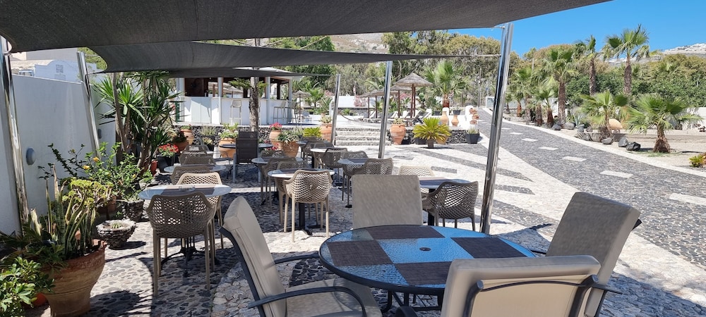 Horizon Resort — Restaurant & bars in Kamari, South Aegean