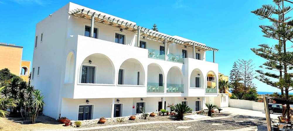 Horizon Resort — Hotel building in Kamari, South Aegean