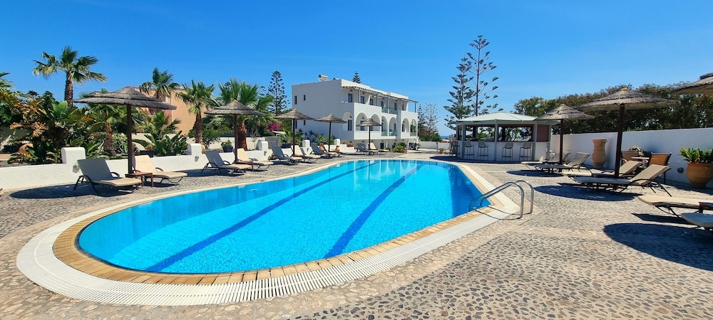 Horizon Resort — Swimming pool in Kamari, South Aegean