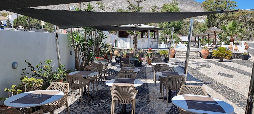 Horizon Resort — Restaurant & bars in Kamari, South Aegean
