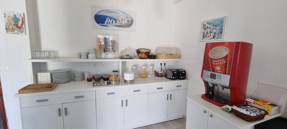 Horizon Resort — Restaurant & bars in Kamari, South Aegean