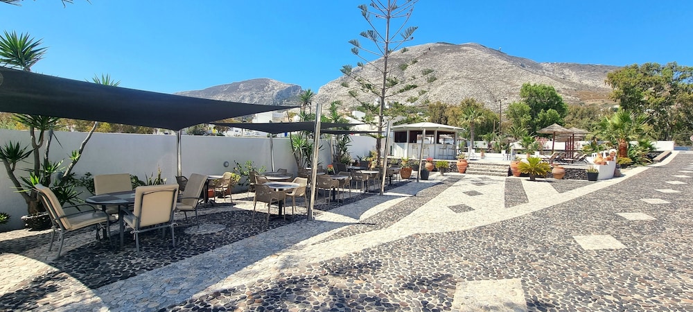 Horizon Resort — Restaurant & bars in Kamari, South Aegean