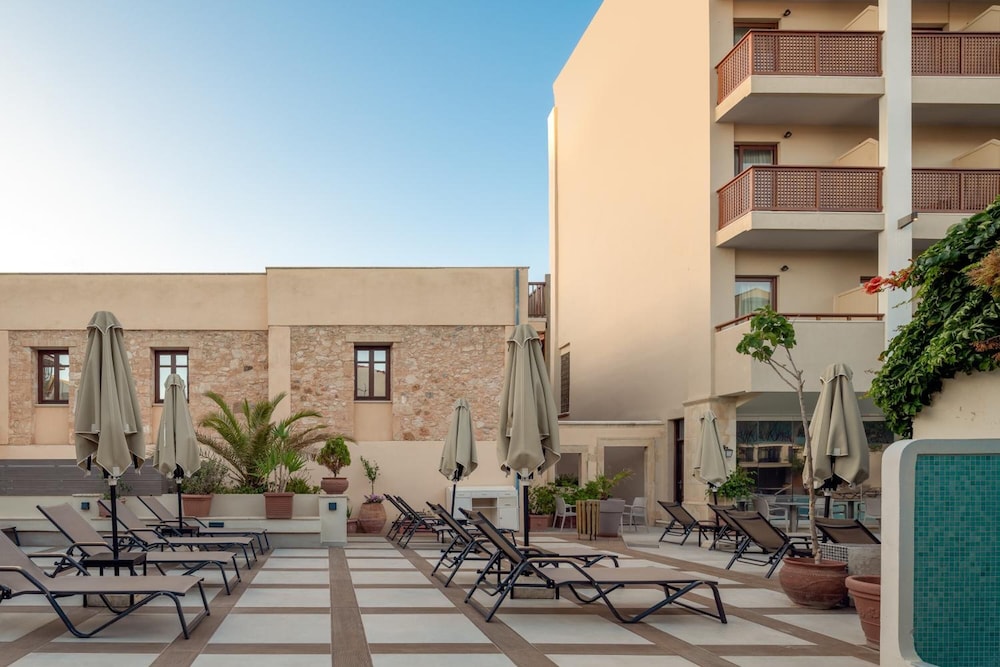 Hotel Ideon — Hotel building in Rethymnon