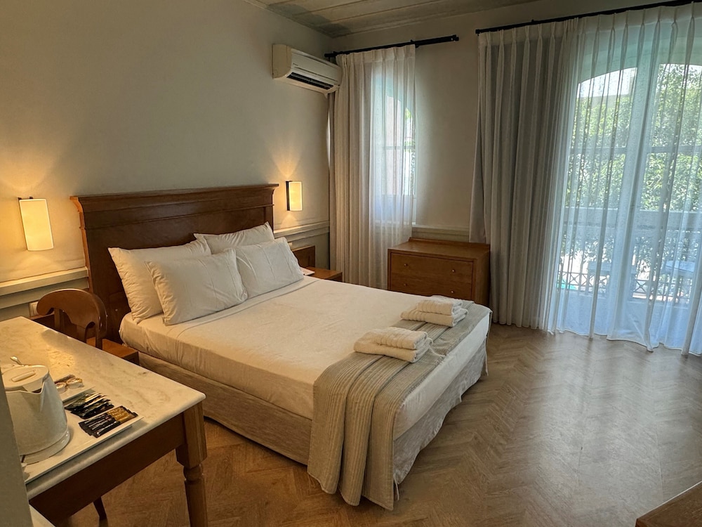 Hotel Ideon — Hotel rooms in Rethymnon