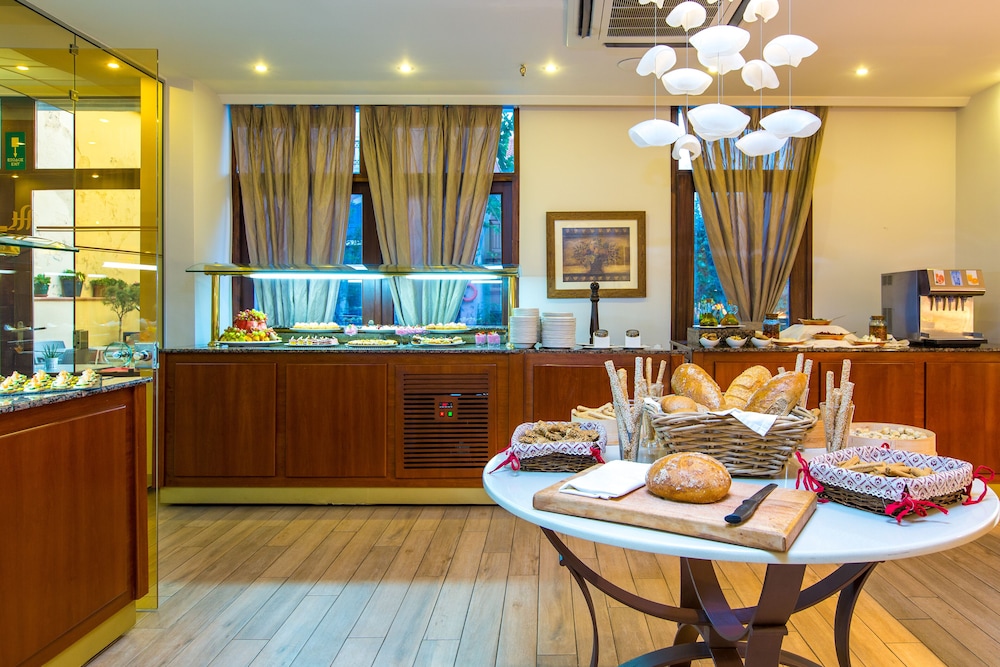 Hotel Ideon — Restaurant & bars in Rethymnon