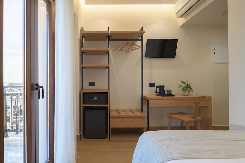 Hotel Ideon — Hotel rooms in Rethymnon