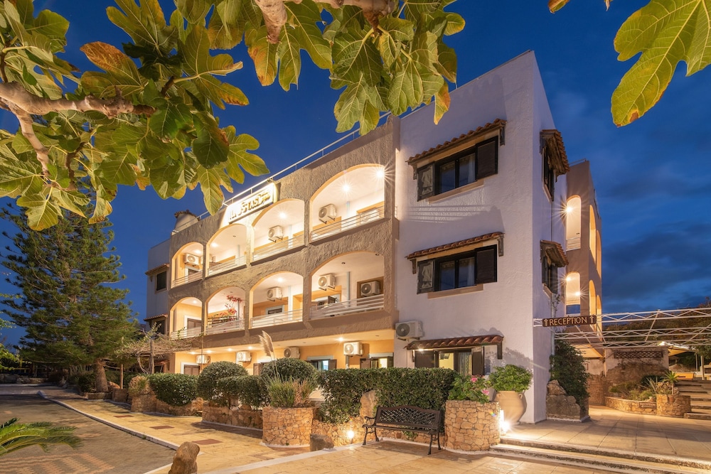 Iliostasi Beach Apartments — Hotel building in Hersonissos
