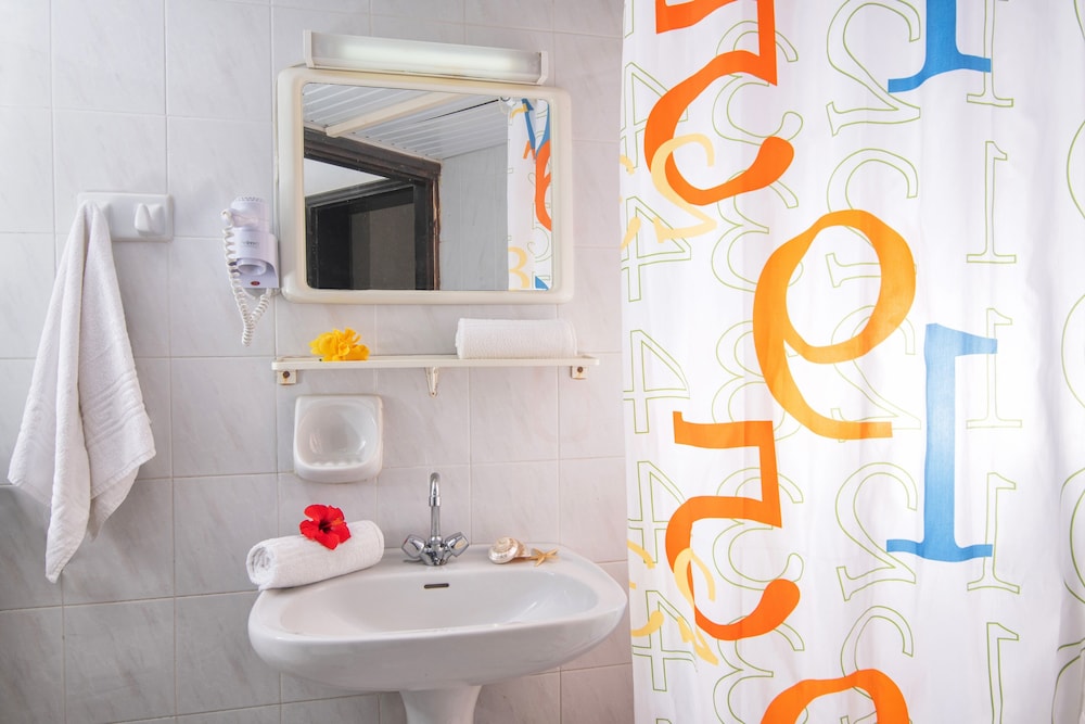 Iliostasi Beach Apartments — Hotel rooms in Hersonissos