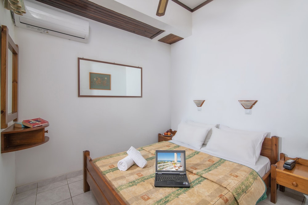 Iliostasi Beach Apartments — Hotel rooms in Hersonissos