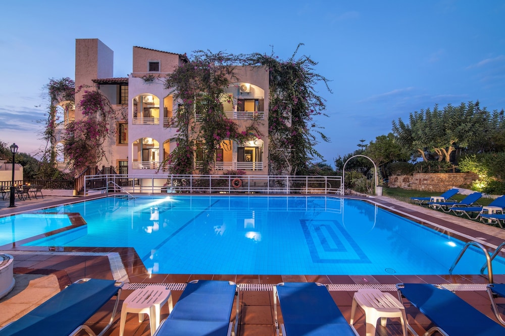 Iliostasi Beach Apartments — Swimming pool in Hersonissos
