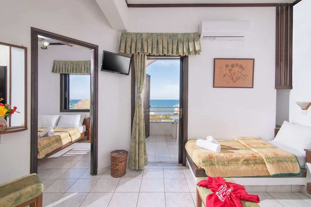 Iliostasi Beach Apartments — Hotel rooms in Hersonissos