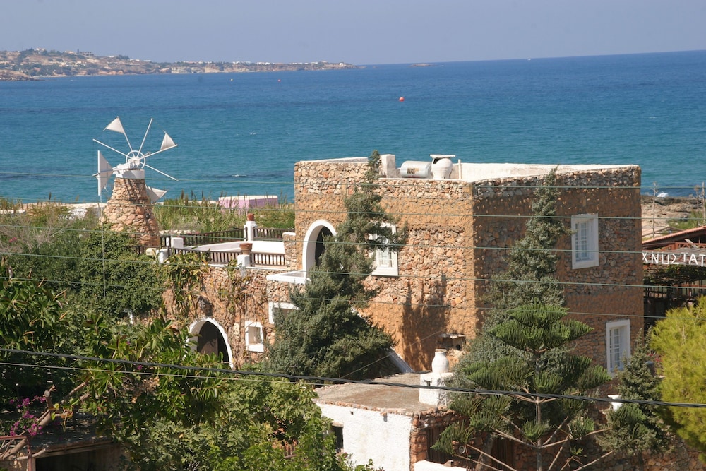 Iliostasi Beach Apartments — Hotel building in Hersonissos