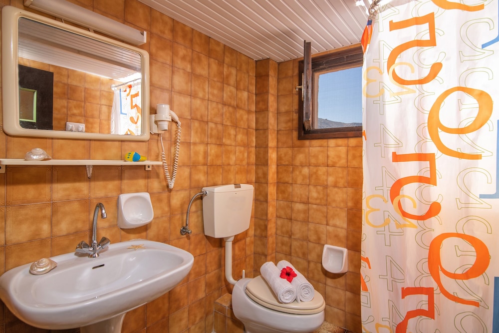 Iliostasi Beach Apartments — Hotel rooms in Hersonissos