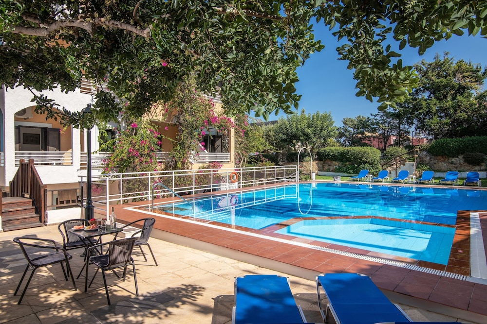 Iliostasi Beach Apartments — Swimming pool in Hersonissos