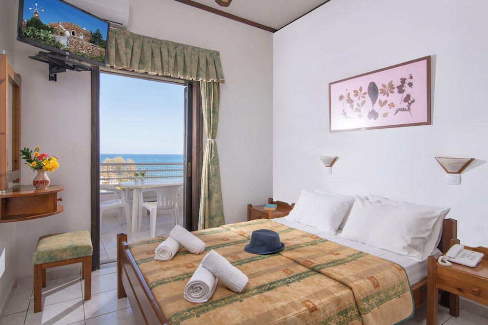 Iliostasi Beach Apartments — Hotel rooms in Hersonissos