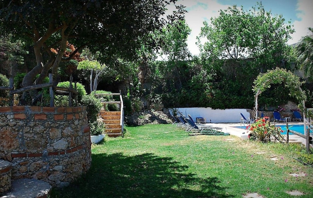 Iliostasi Beach Apartments — Swimming pool in Hersonissos