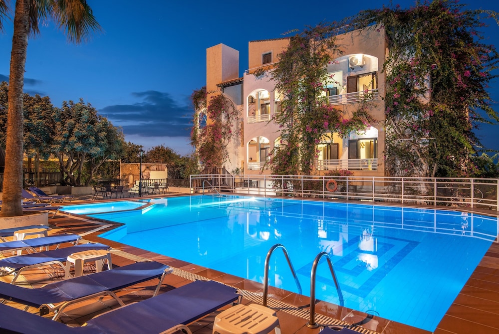 Iliostasi Beach Apartments — Swimming pool in Hersonissos