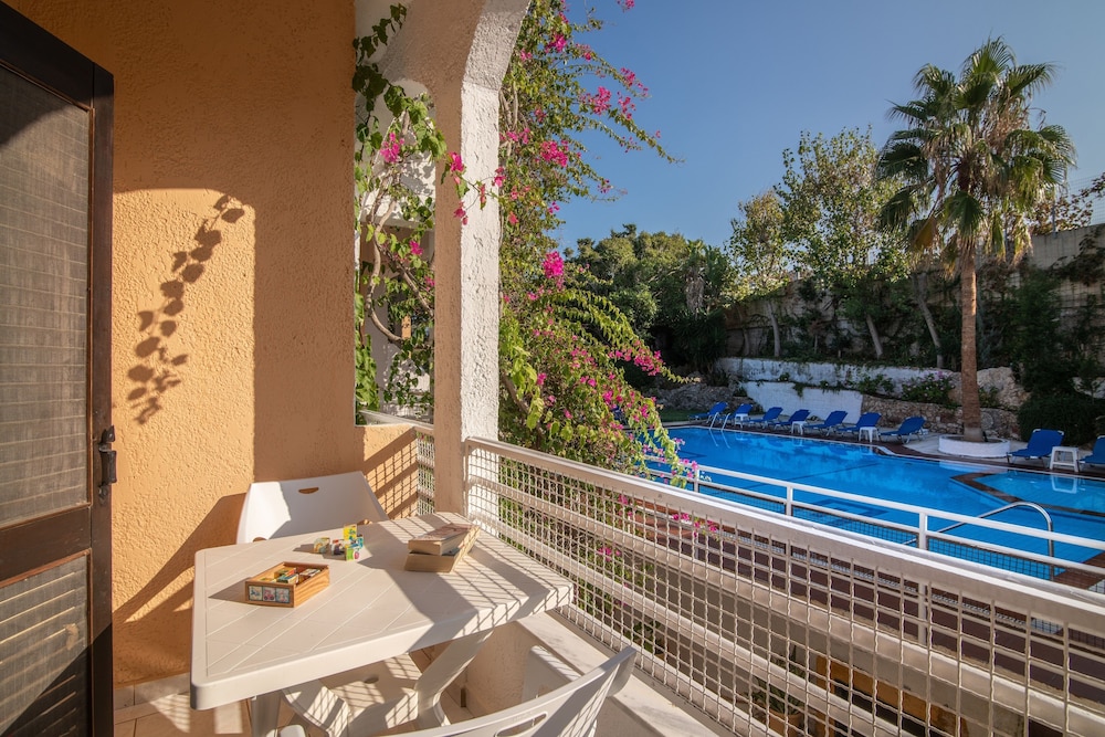 Iliostasi Beach Apartments — Swimming pool in Hersonissos