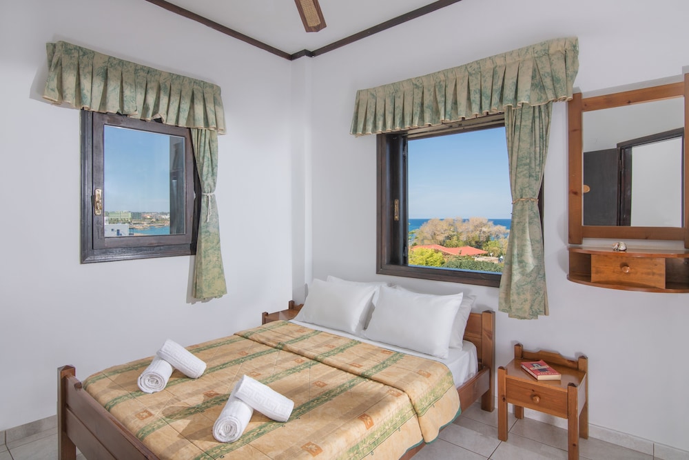 Iliostasi Beach Apartments — Hotel rooms in Hersonissos
