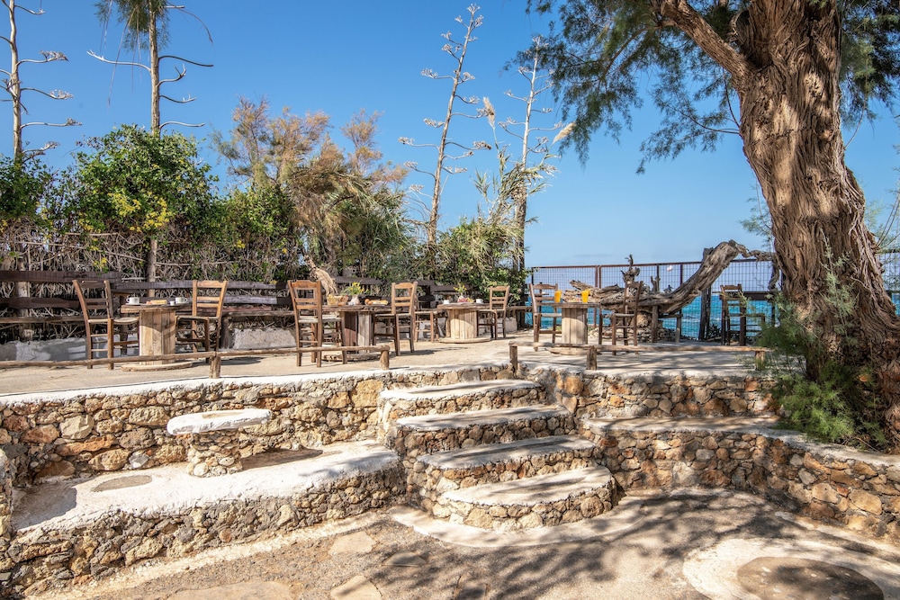 Iliostasi Beach Apartments — Restaurant & bars in Hersonissos