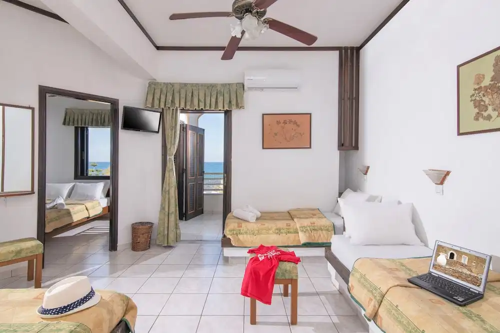 Iliostasi Beach Apartments — Hotel rooms in Hersonissos