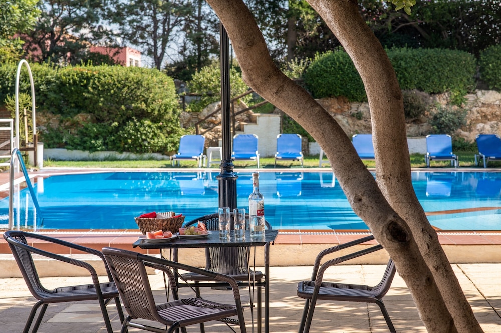 Iliostasi Beach Apartments — Swimming pool in Hersonissos