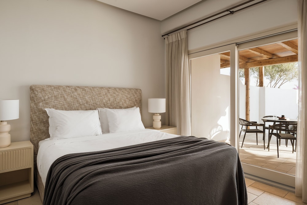 Amaria Beach Resort — Hotel rooms in Kamari, South Aegean