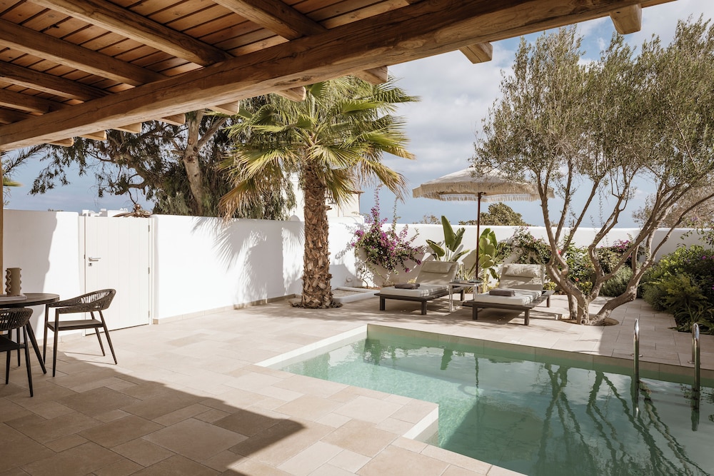 Amaria Beach Resort — Swimming pool in Kamari, South Aegean