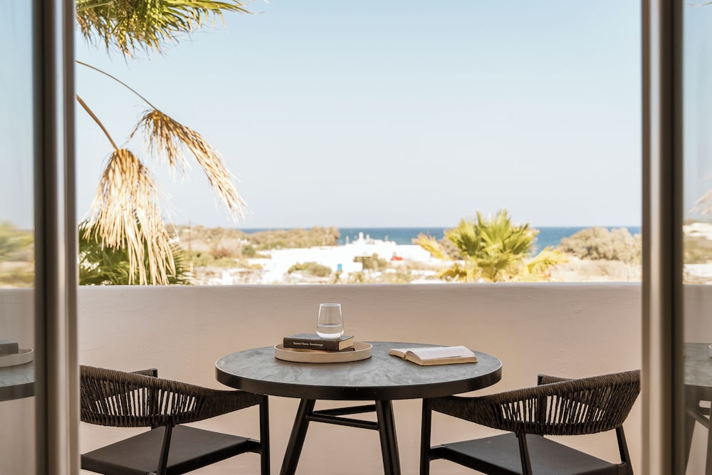 Amaria Beach Resort — Hotel rooms in Kamari, South Aegean