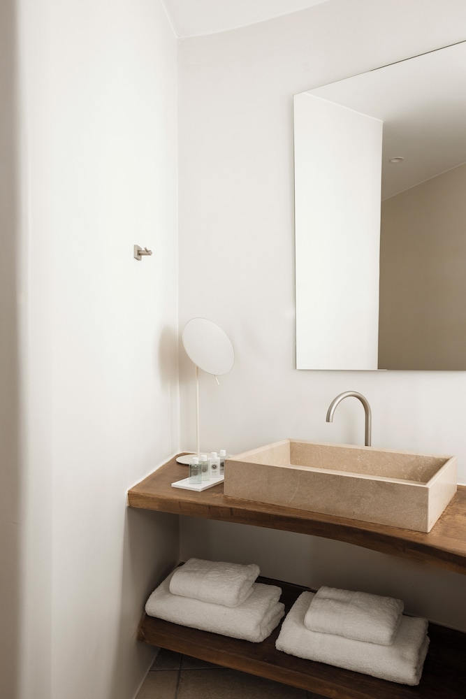 Amaria Beach Resort — Hotel rooms in Kamari, South Aegean