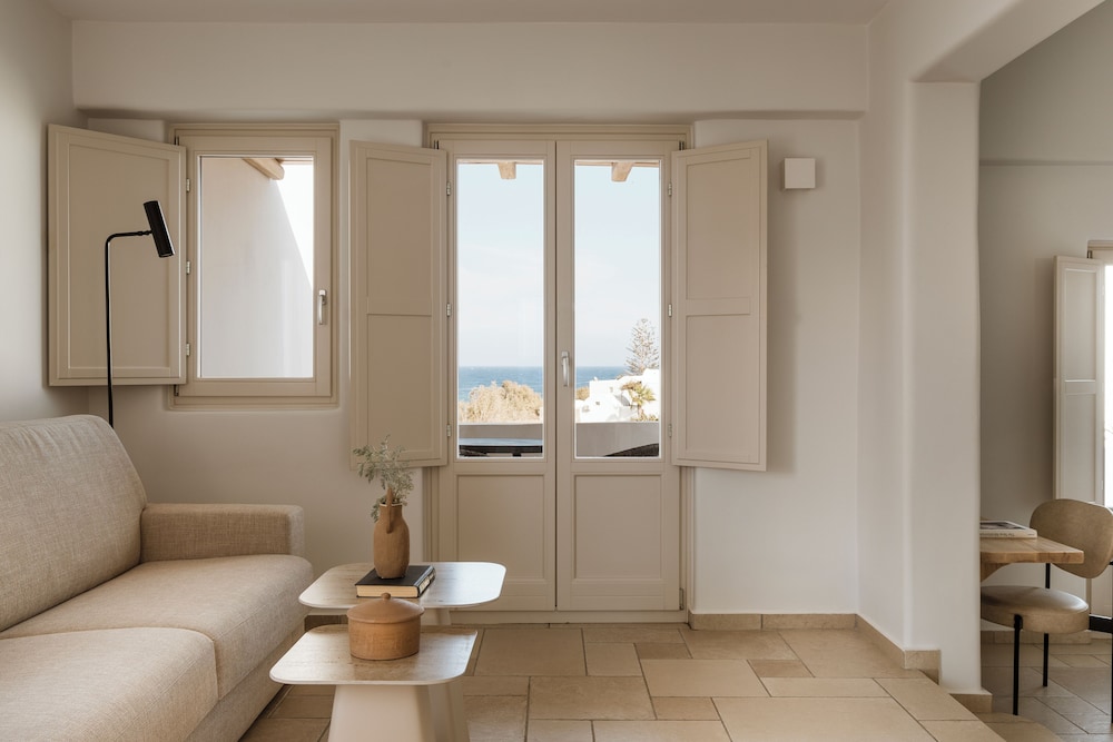 Amaria Beach Resort — Hotel rooms in Kamari, South Aegean