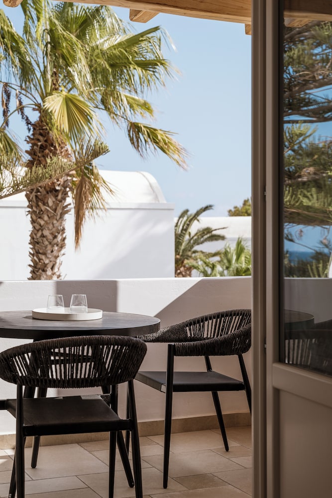 Amaria Beach Resort — Hotel building in Kamari, South Aegean