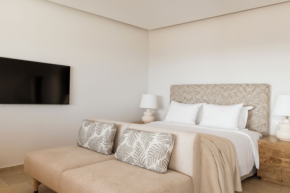 Amaria Beach Resort — Hotel rooms in Kamari, South Aegean