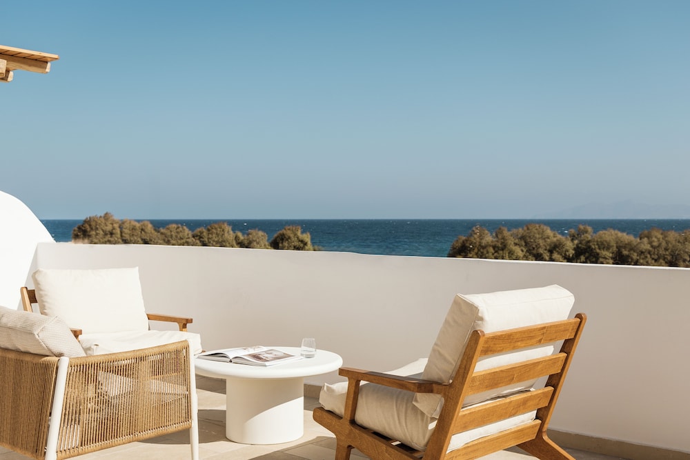 Amaria Beach Resort — Hotel rooms in Kamari, South Aegean