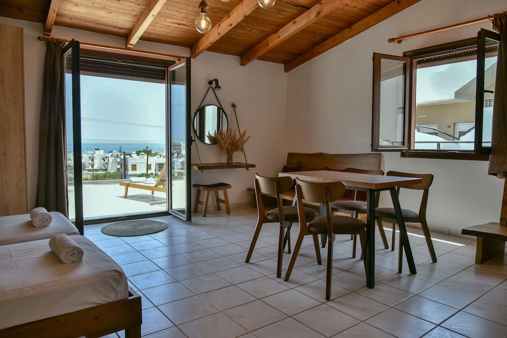 Iraklis Studios & Apartments — Hotel rooms in Stalida