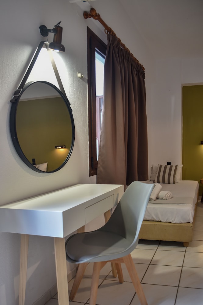 Iraklis Studios & Apartments — Hotel rooms in Stalida