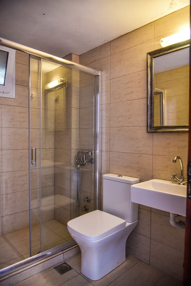 Iraklis Studios & Apartments — Hotel rooms in Stalida