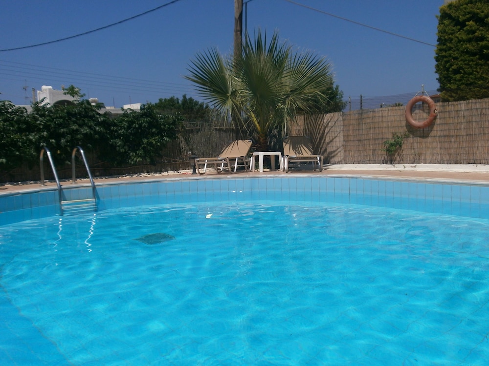 Iraklis Studios & Apartments — Swimming pool in Stalida