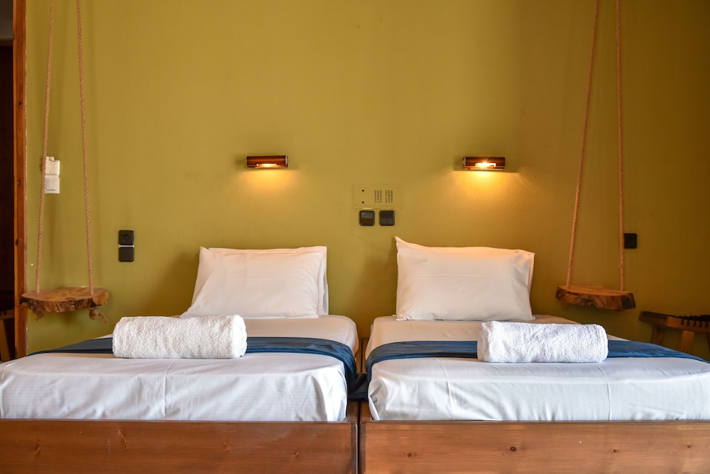 Iraklis Studios & Apartments — Hotel rooms in Stalida