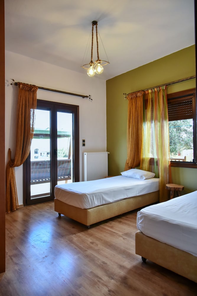 Iraklis Studios & Apartments — Hotel rooms in Stalida
