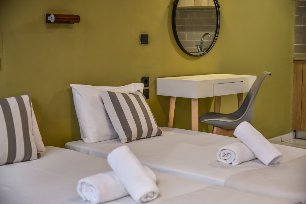 Iraklis Studios & Apartments — Hotel rooms in Stalida