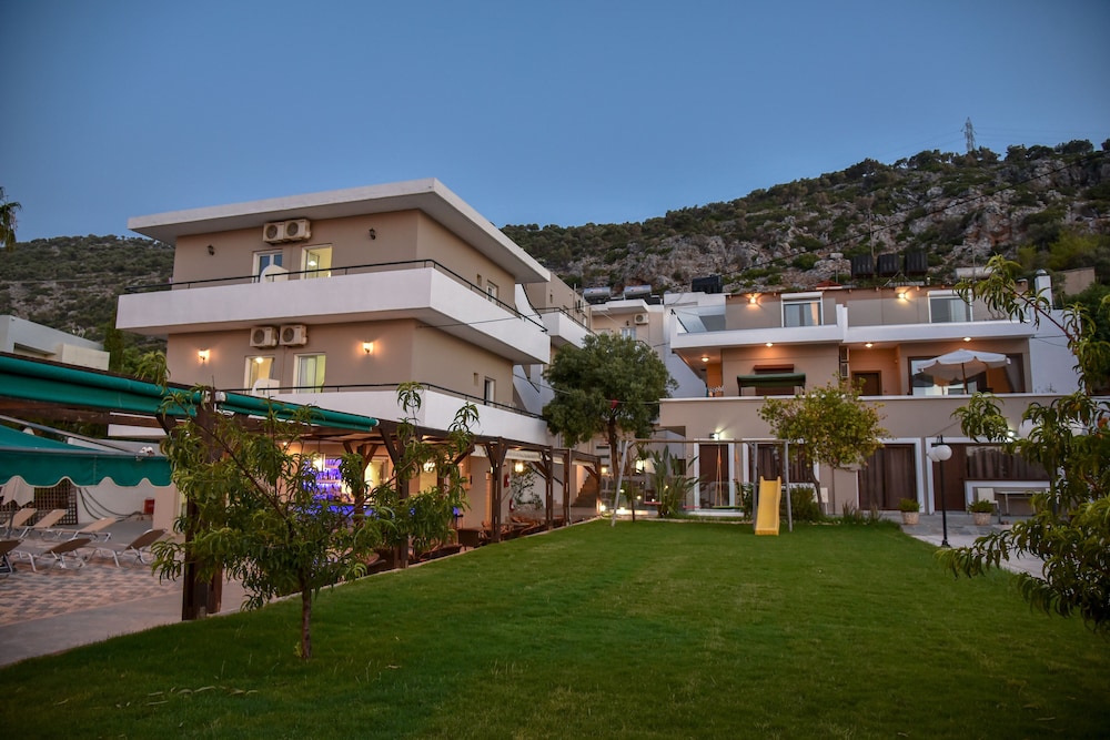 Iraklis Studios & Apartments — Hotel building in Stalida