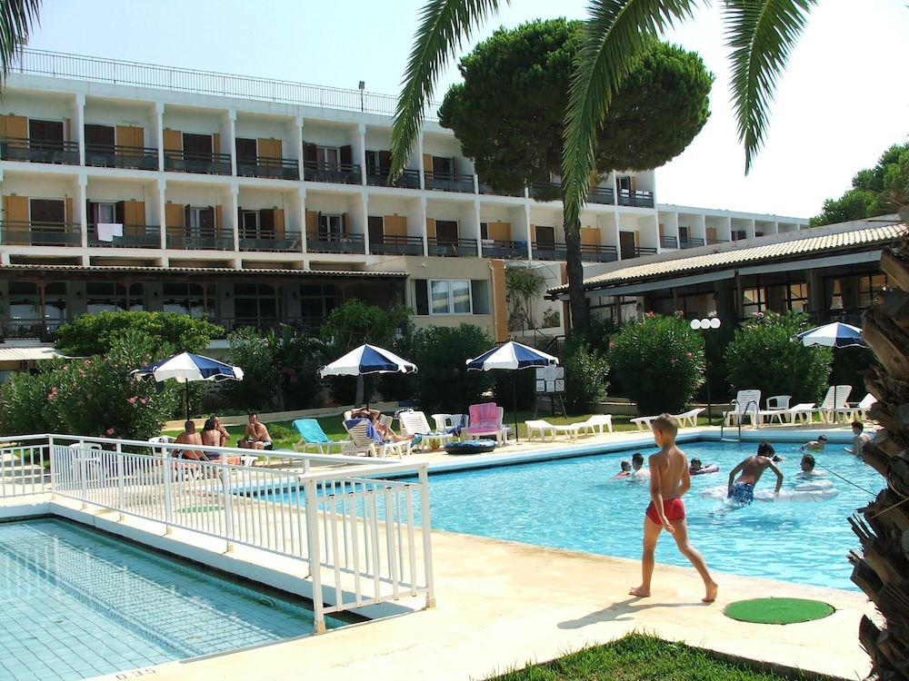 Irinna Hotel — Swimming pool in Svoronata, Ionian Islands