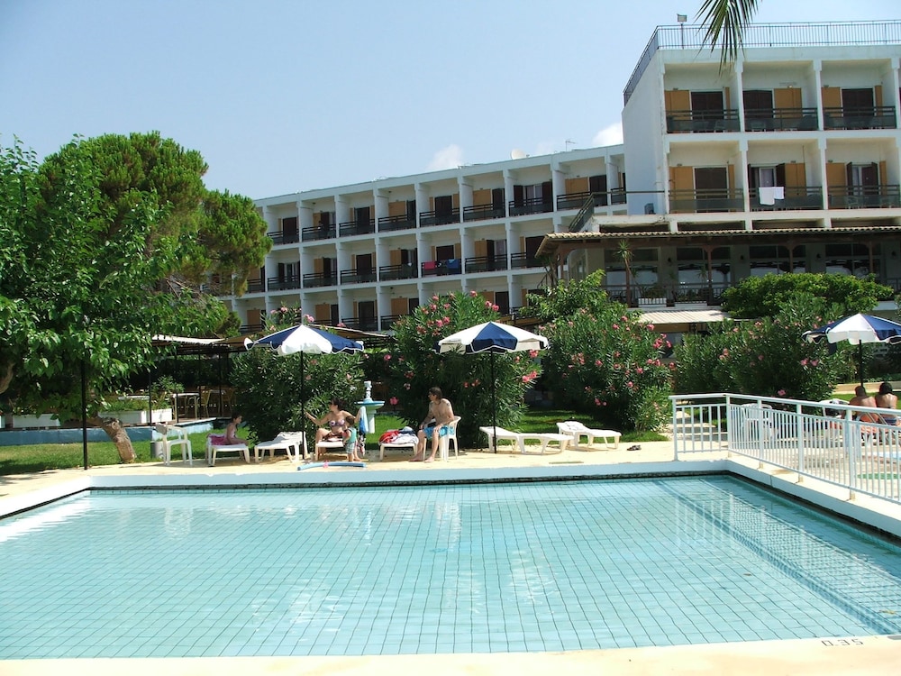 Irinna Hotel — Swimming pool in Svoronata, Ionian Islands