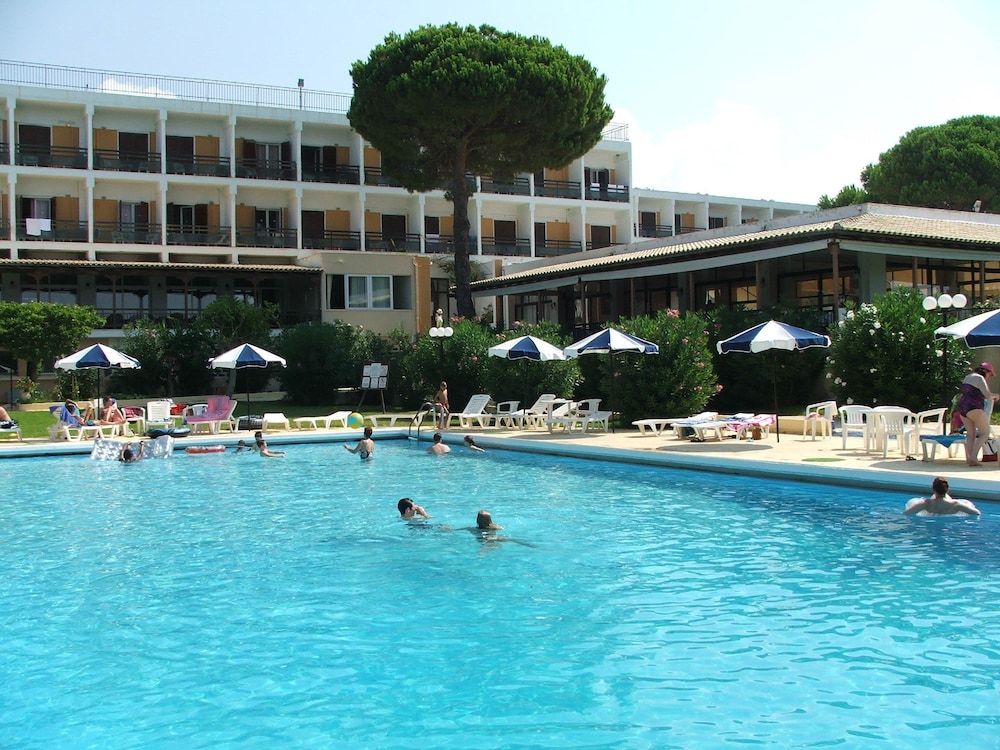 Irinna Hotel — Swimming pool in Svoronata, Ionian Islands
