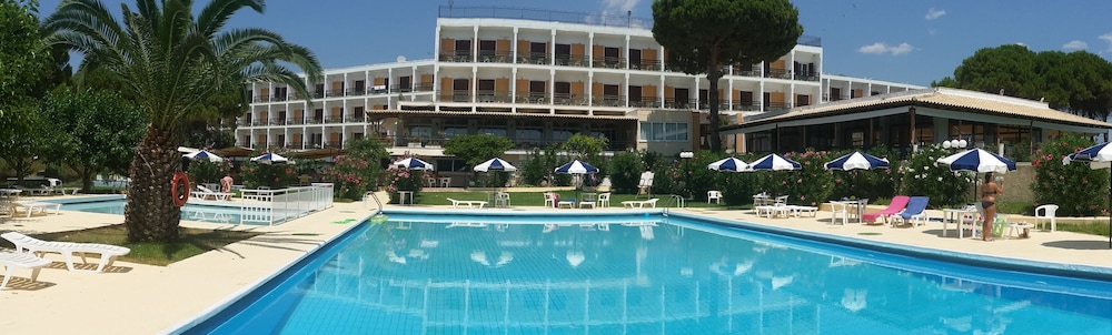 Irinna Hotel — Swimming pool in Svoronata, Ionian Islands
