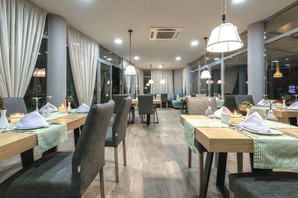 Karras Grande Resort — Restaurant & bars in Tsilivi, Ionian Islands