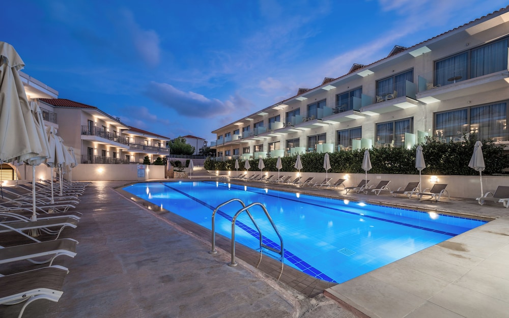 Karras Grande Resort — Swimming pool in Tsilivi, Ionian Islands