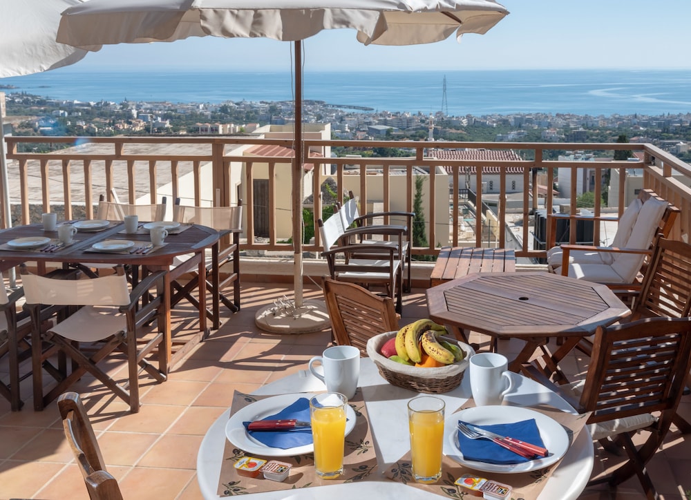 Kalimera Village — Restaurant & bars in Hersonissos