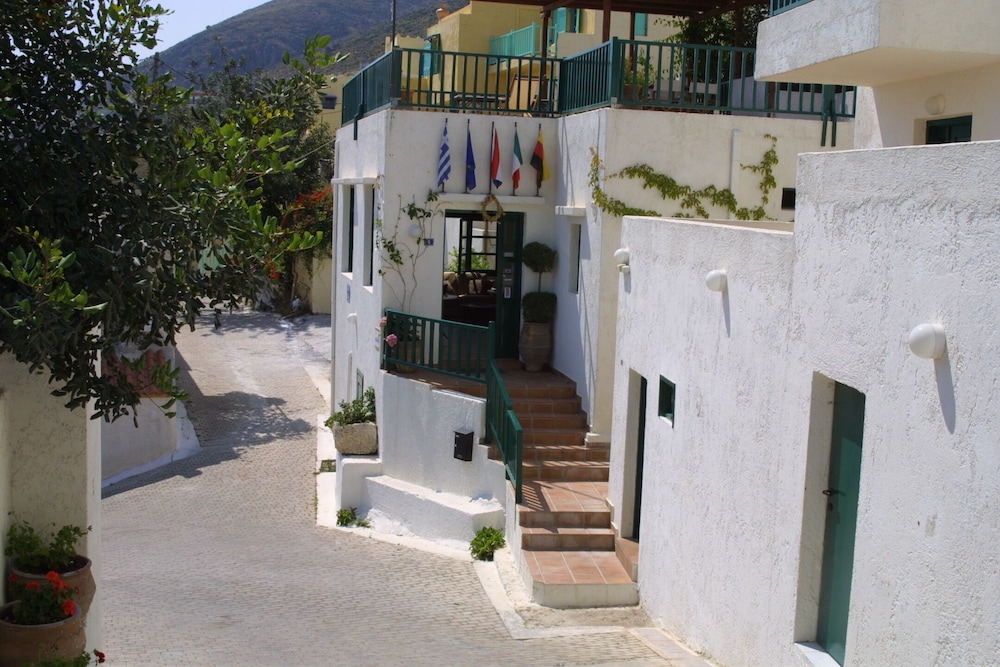 Kalimera Village — Hotel building in Hersonissos